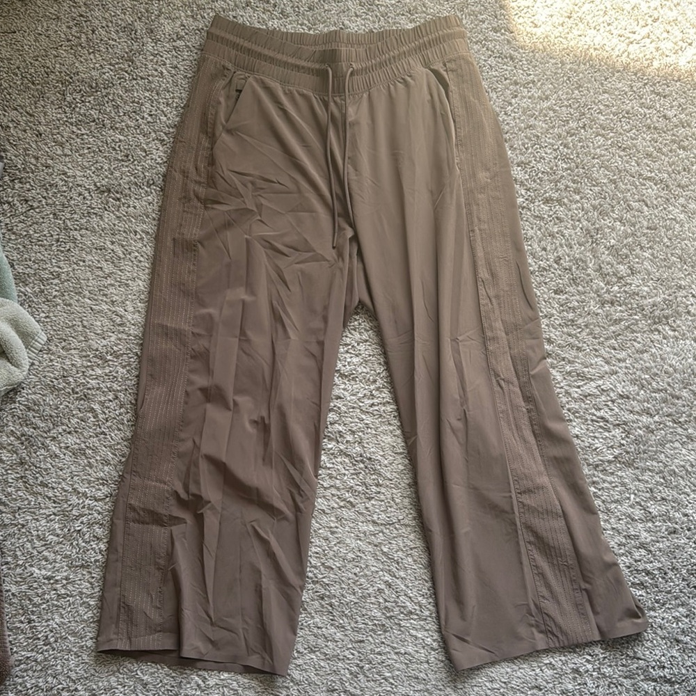 Athleta Tan wide leg cropped pant